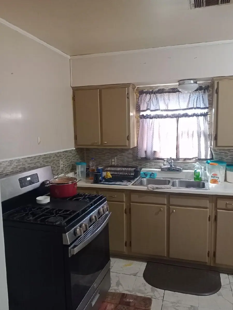 5758 Belmark Street, Houston, TX 77033 - Image #2