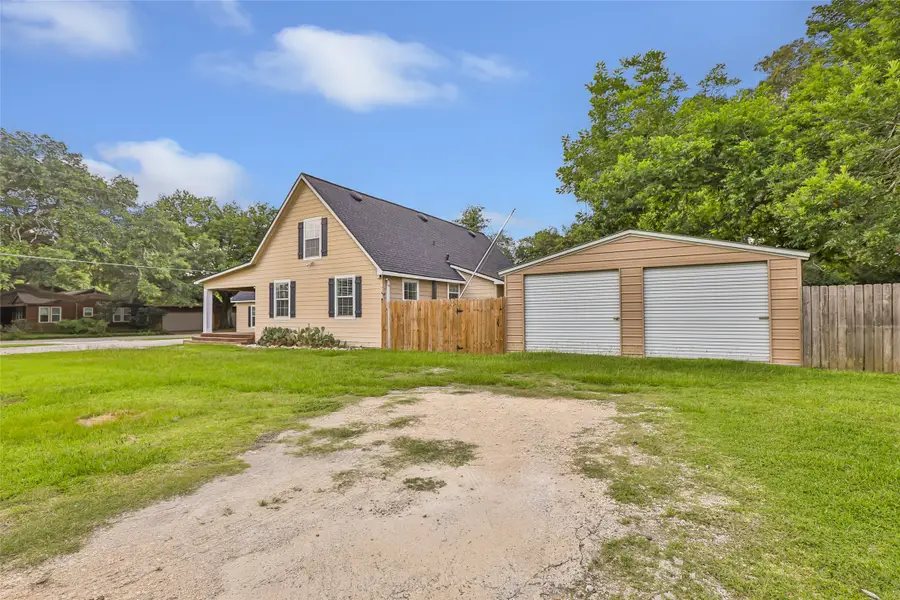202 E Kay Street, Dayton, TX 77535 - #3