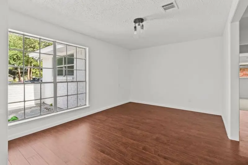 501 Valley Brook Drive, La Porte, TX 77571 - Image #3