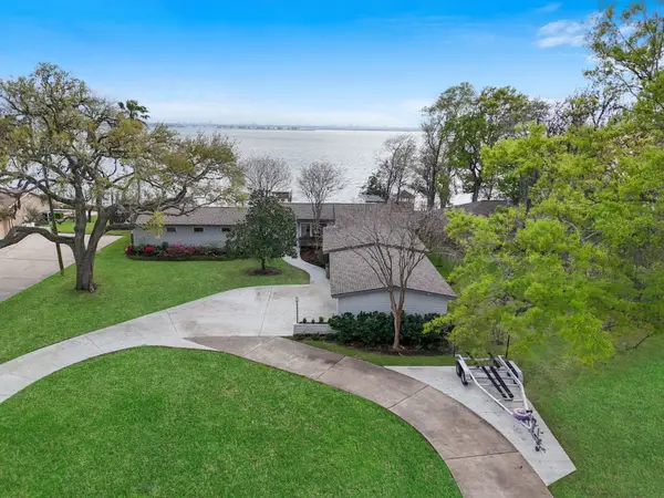 138 N Burnett Drive, Baytown, TX 77520