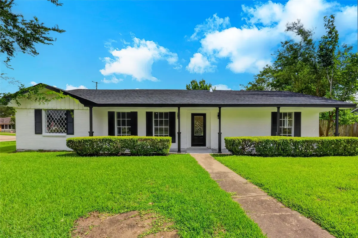 4820 Country Club View, Baytown, TX 77521 - #1