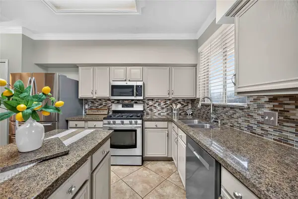 11618 Peachwood Lake Drive, Sugar Land, TX 77498