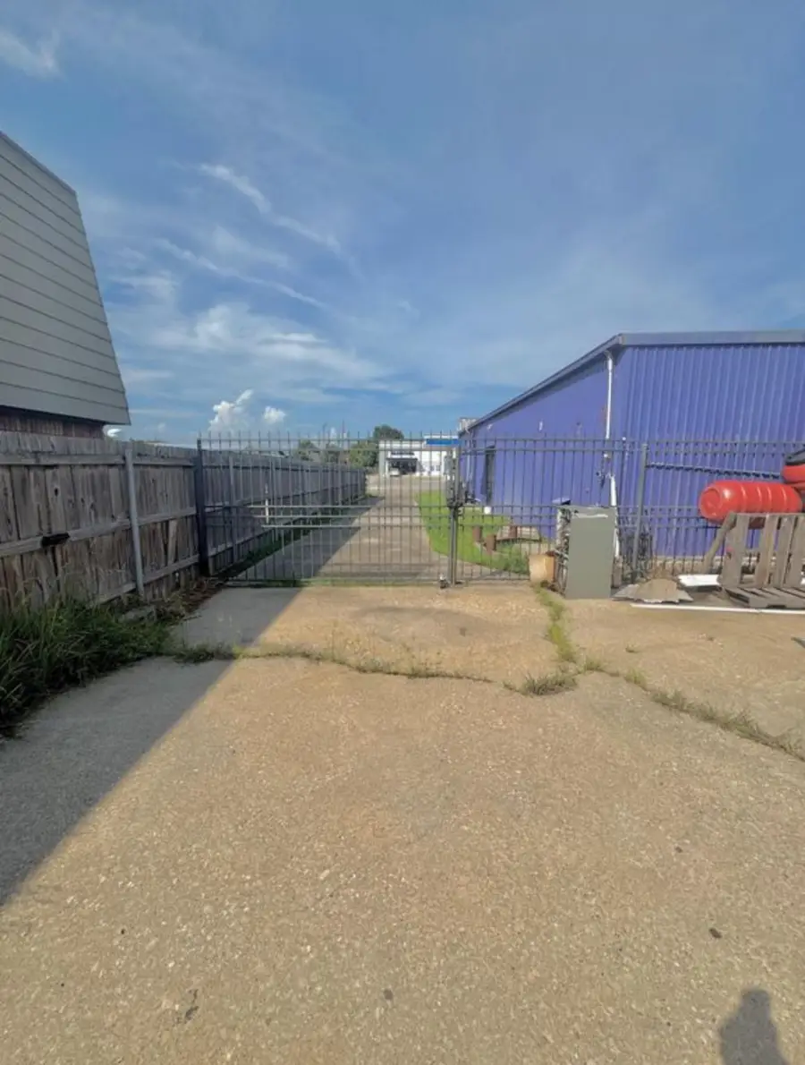 3186 Merriman Street, Port Neches, TX 77651 - Image #2