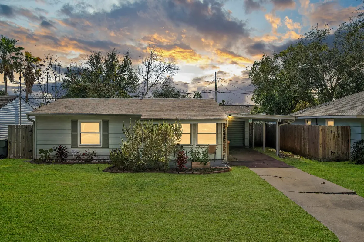 113 Tarpon Avenue, Galveston, TX 77550 - Image #1