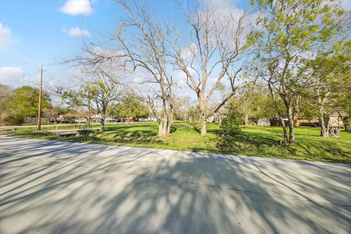 3109 Texas Avenue, Dickinson, TX 77539 - Image #1