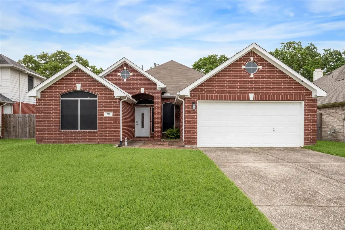 320 Spencer Landing E, La Porte, TX 77571 - Image #1