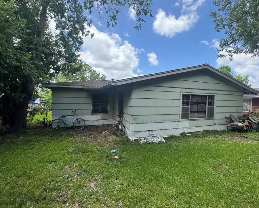 5951 Willow Glen Drive, Houston, TX 77033 - Image #2