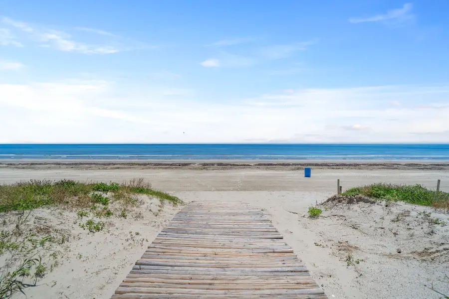 3835 Seabreeze Lane, Galveston, TX 77554 - Image #2
