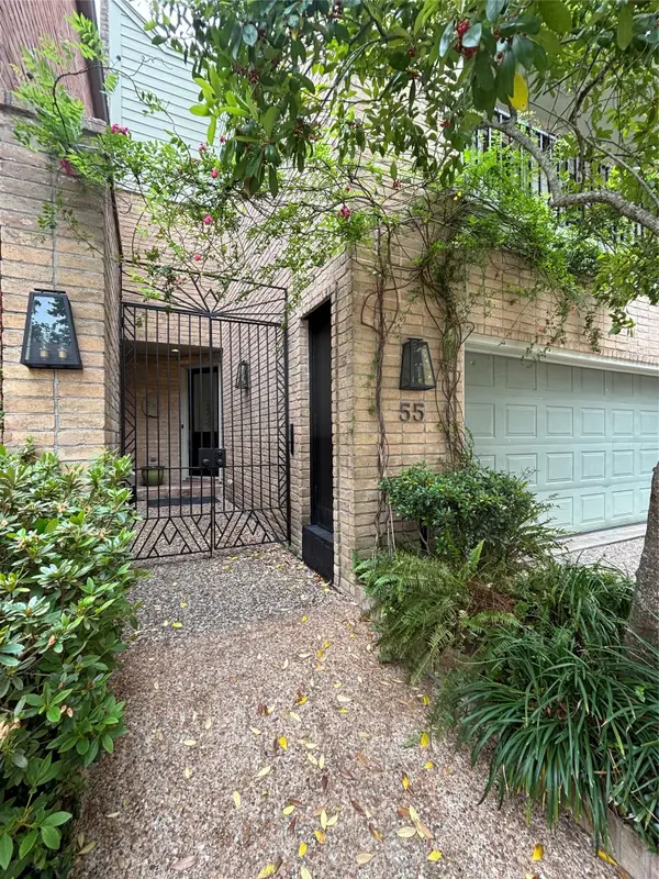 10 S Briar Hollow Lane #55, Houston, TX 77027