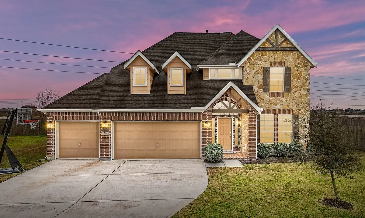 202 San Saba Dr, Monterey Belvieu, TX 77523 - #1