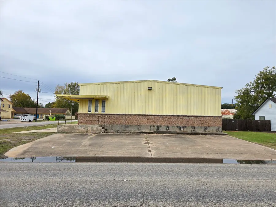 1616 Avenue F, Bay City, TX 77414 - #3