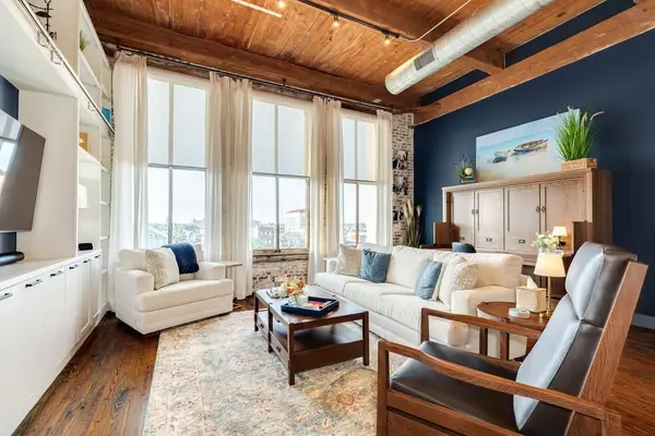 2400 Mechanic Street #402, Galveston, TX 77550