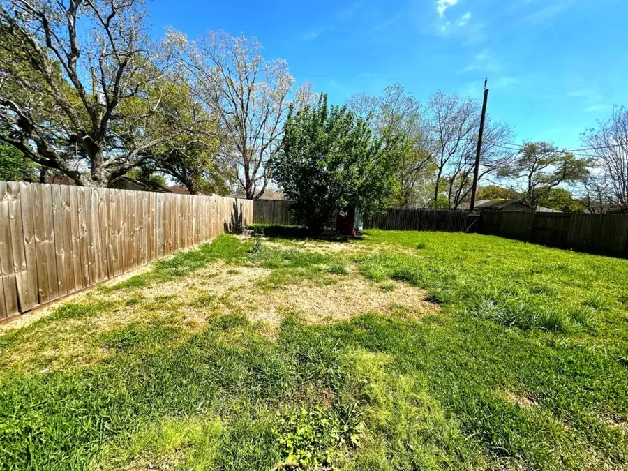 315 S Utah Street, La Porte, TX 77571 - #2