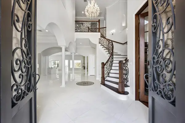 9761 Westview Drive, Houston, TX 77055