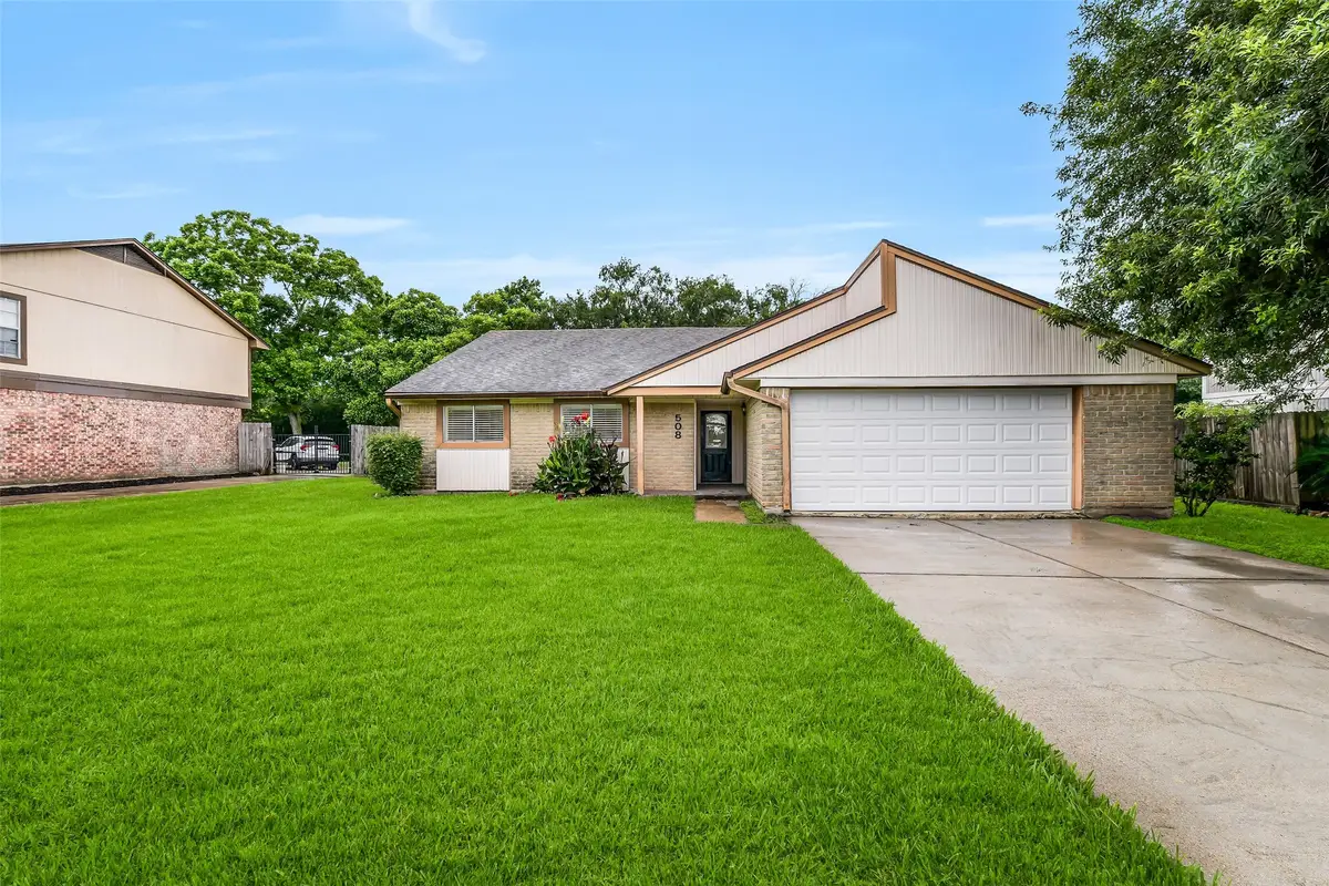 508 E Castle Harbour Drive, Friendswood, TX 77546 - #1