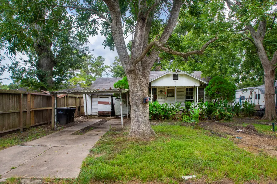 1720 W Sidnor Street, Alvin, TX 77511 - #3