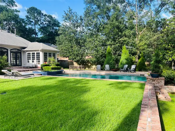 51 N Wooded Brook Circle, The Woodlands, TX 77382