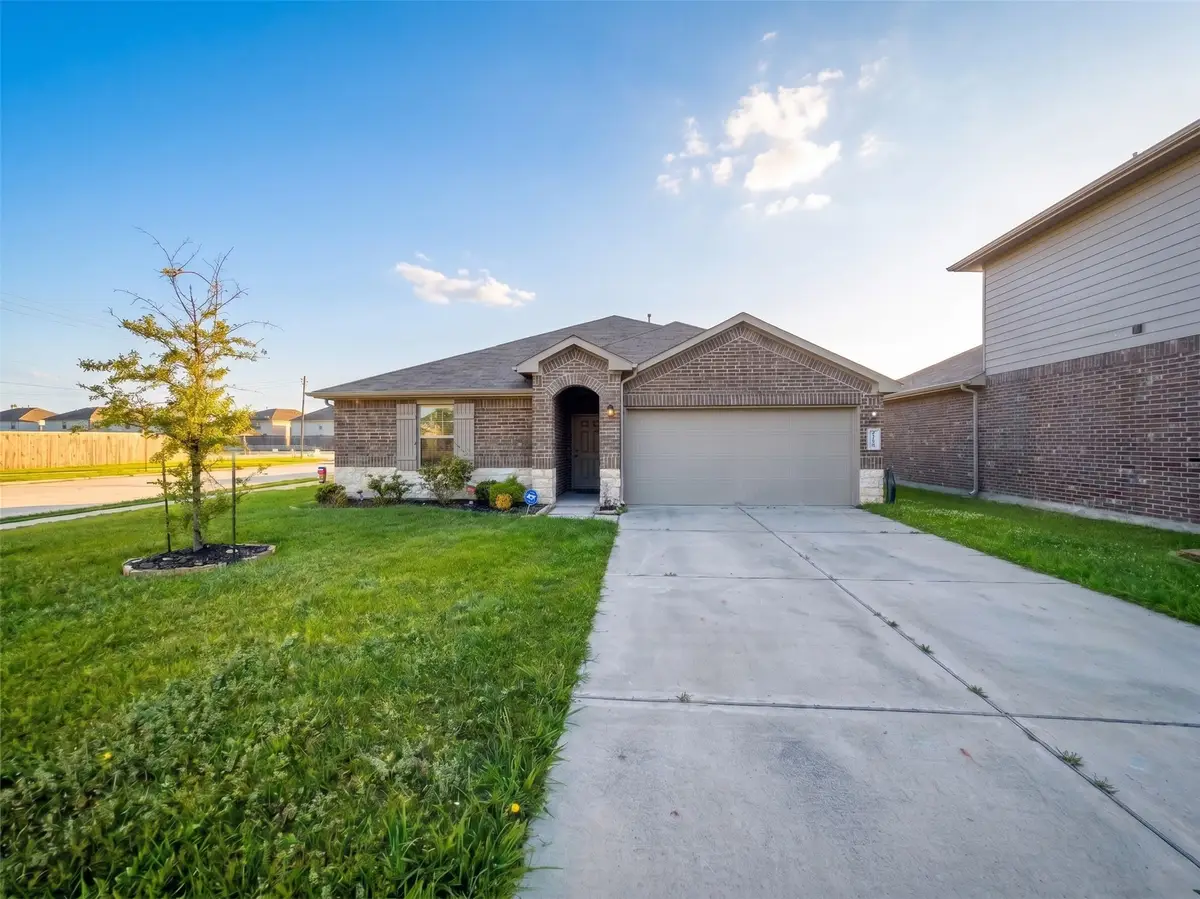8203 Tamarind Lane, Baytown, TX 77521 - #1