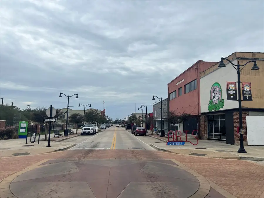 112 W Texas Avenue, Baytown, TX 77520 - #2