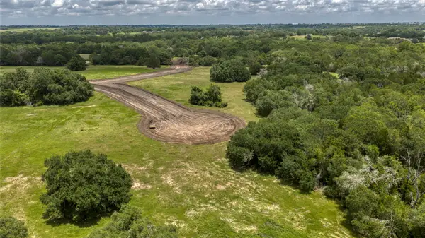 21 Ridgewood Farms Way, Brenham, TX 77833
