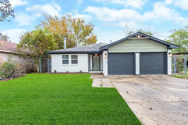 713 S 7th Street, La Porte, TX 77571