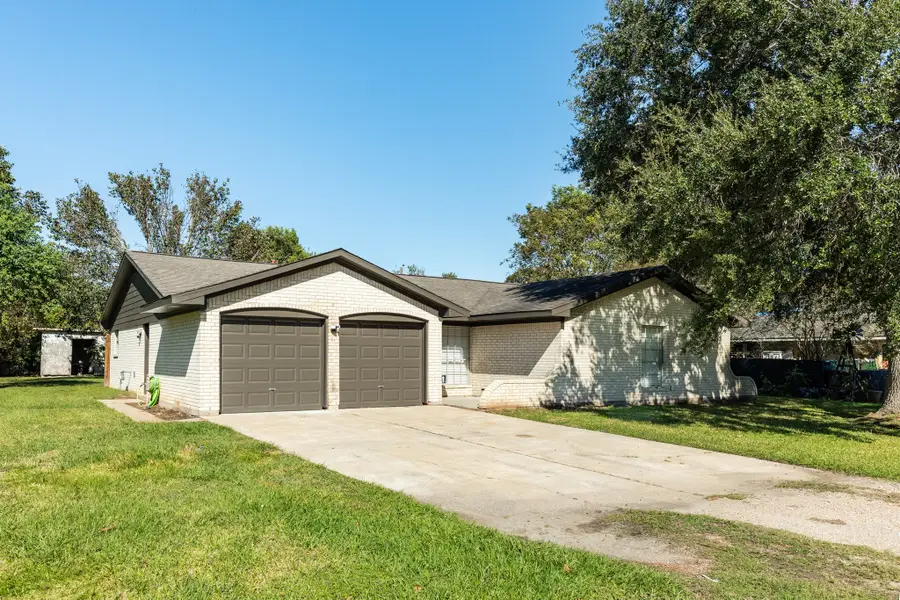 114 Singleton Street, Jones Creek, TX 77541 - Image #2