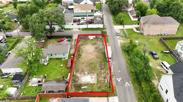 230 Wallace Street, Houston, TX 77022