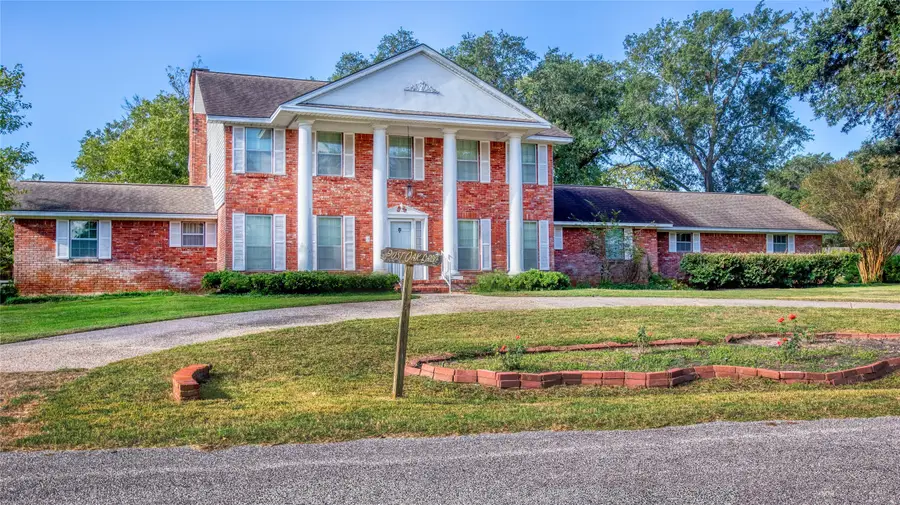301 Cedar Circle, Brenham, TX 77833 - Image #2