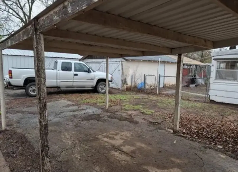 201 S Park Avenue, Iowa Park, TX 76367 - Image #3