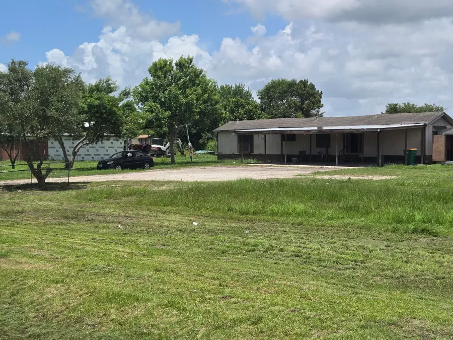 8235 County Road 128, Alvin Pearland, TX 77511 - #2