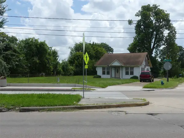 7713 Airline Drive, Houston, TX 77037