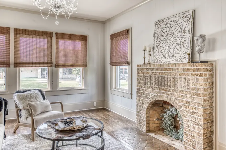 404 W Main Street, Bellville, TX 77418 - #3