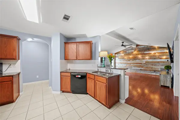 9822 Garnet Springs Drive, Iowa Colony, TX 77583