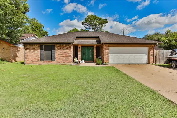 1 Shallowbrook Street, Angleton, TX 77515