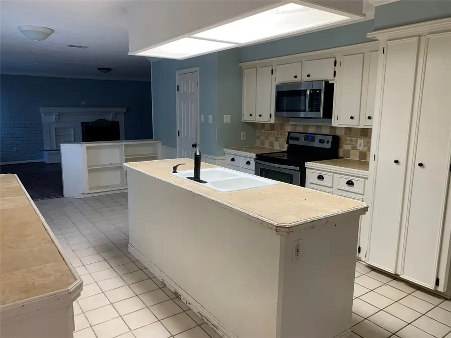 5203 Woodville Lane, Spring, TX 77379 - Image #3