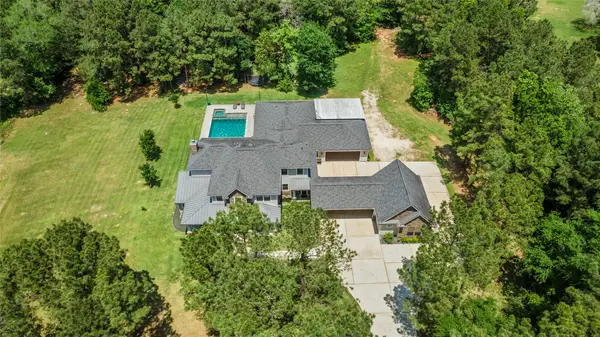 8987 Grand Lake Estates Drive, Montgomery, TX 77316