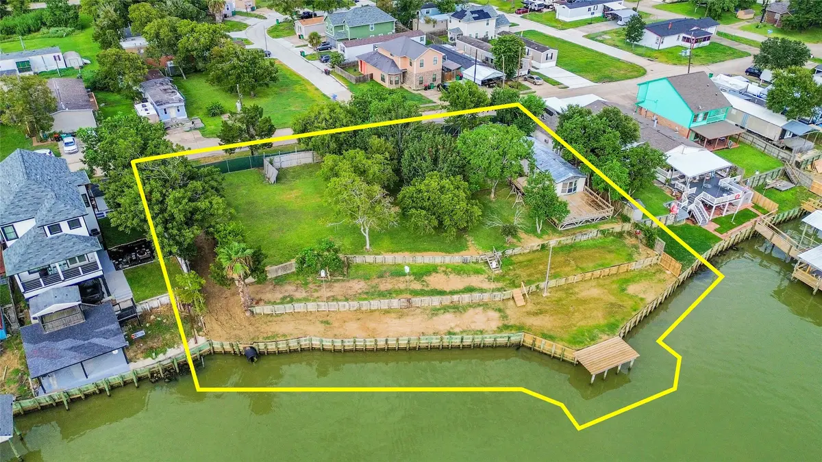 3014 Bay Oaks Harbor Drive, Baytown, TX 77523 - Image #1