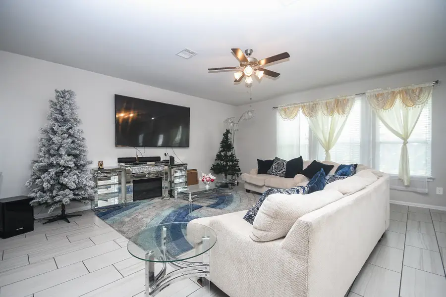 15123 Longleaf Forest Drive, Houston, TX 77090 - Image #3