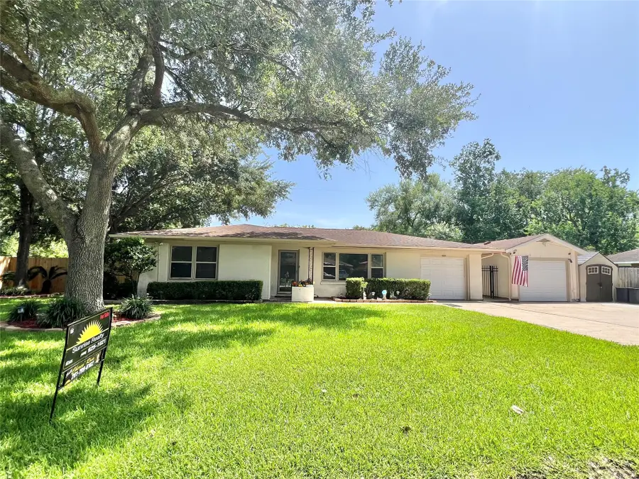 8009 Dellanera Drive, Hitchcock, TX 77563 - Image #2