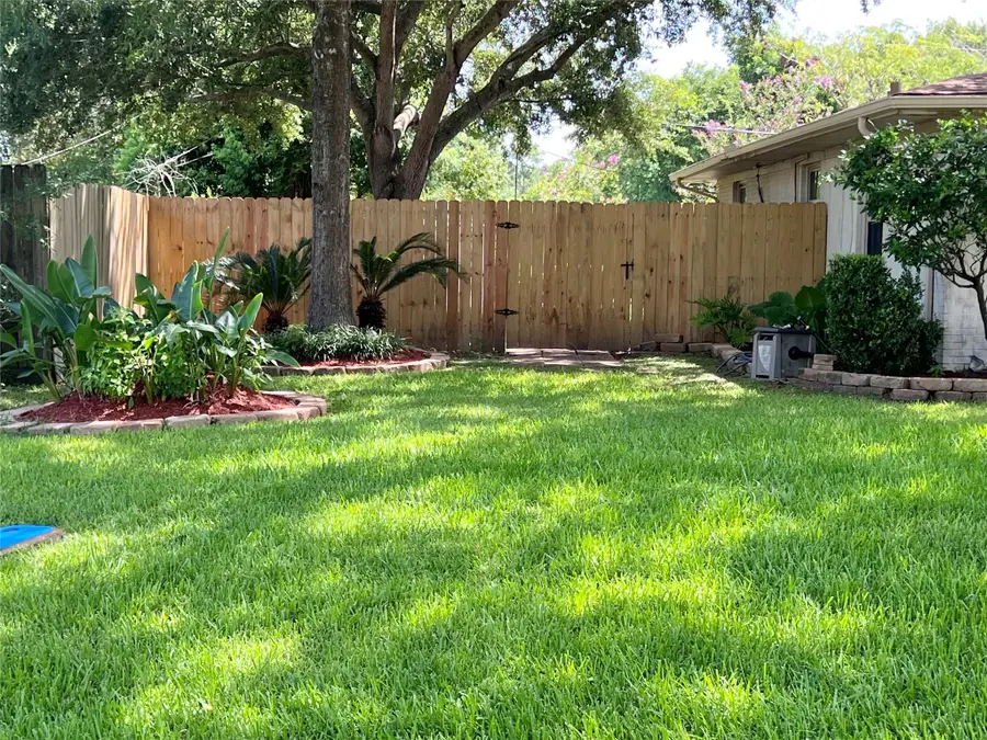 8009 Dellanera Drive, Hitchcock, TX 77563 - Image #3