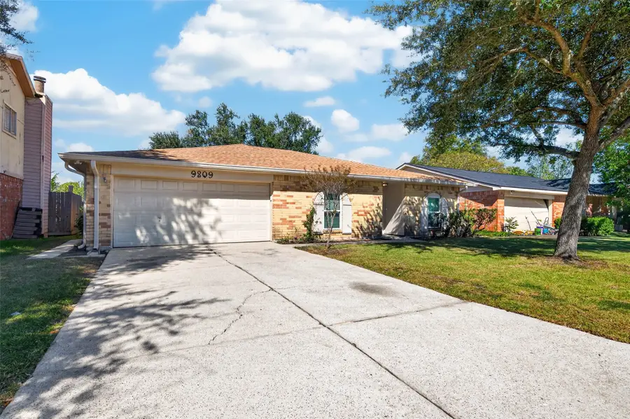 9809 Hummingbird Street, La Porte, TX 77571 - #2
