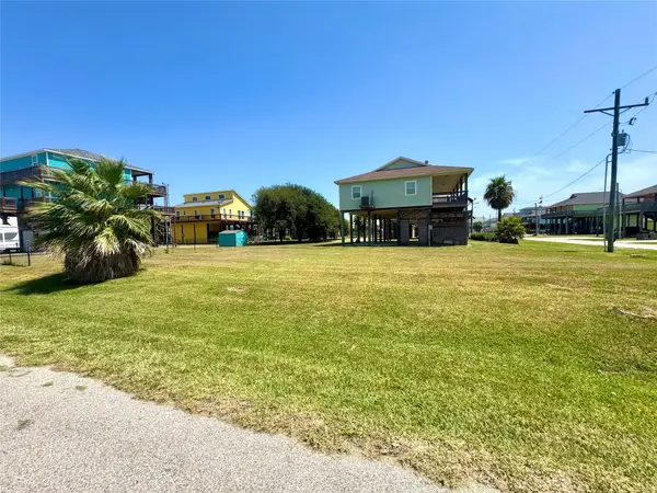 882 Gulfview Drive, Crystal Beach, TX 77650