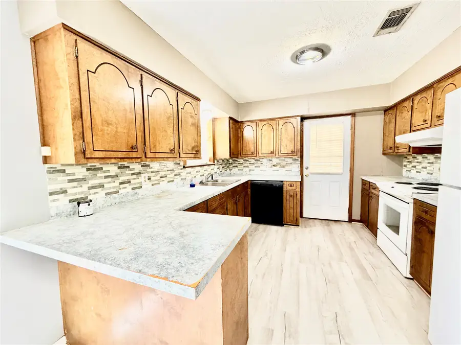 923 N Nellius Street, Woodville, TX 75979 - #3