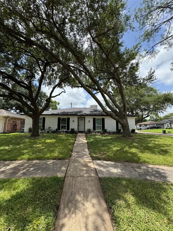 16602 David Glen Drive, Friendswood, TX 77546