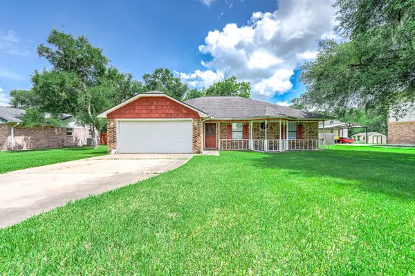 176 County Road 840, Angleton, TX 77515