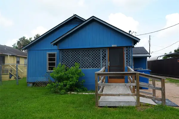 1337 3rd St, Hempstead, TX 77445