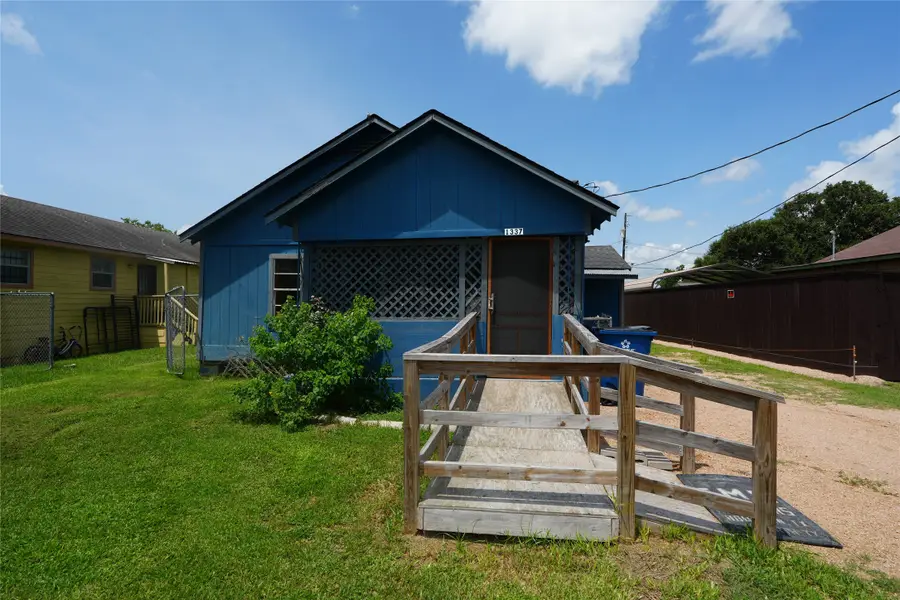 1337 3rd St, Hempstead, TX 77445 - #2