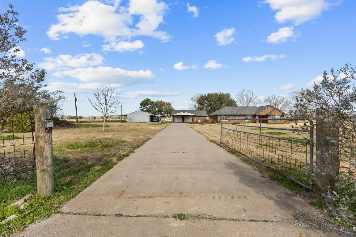 239 County Road 402, Danbury, TX 77534 - #1