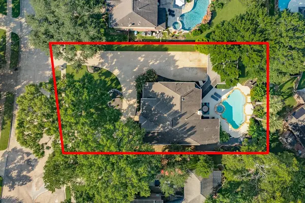 412 Melodywood Drive, Friendswood, TX 77546