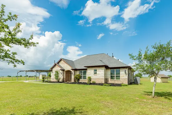 2180 County Road 212, Angleton, TX 77515
